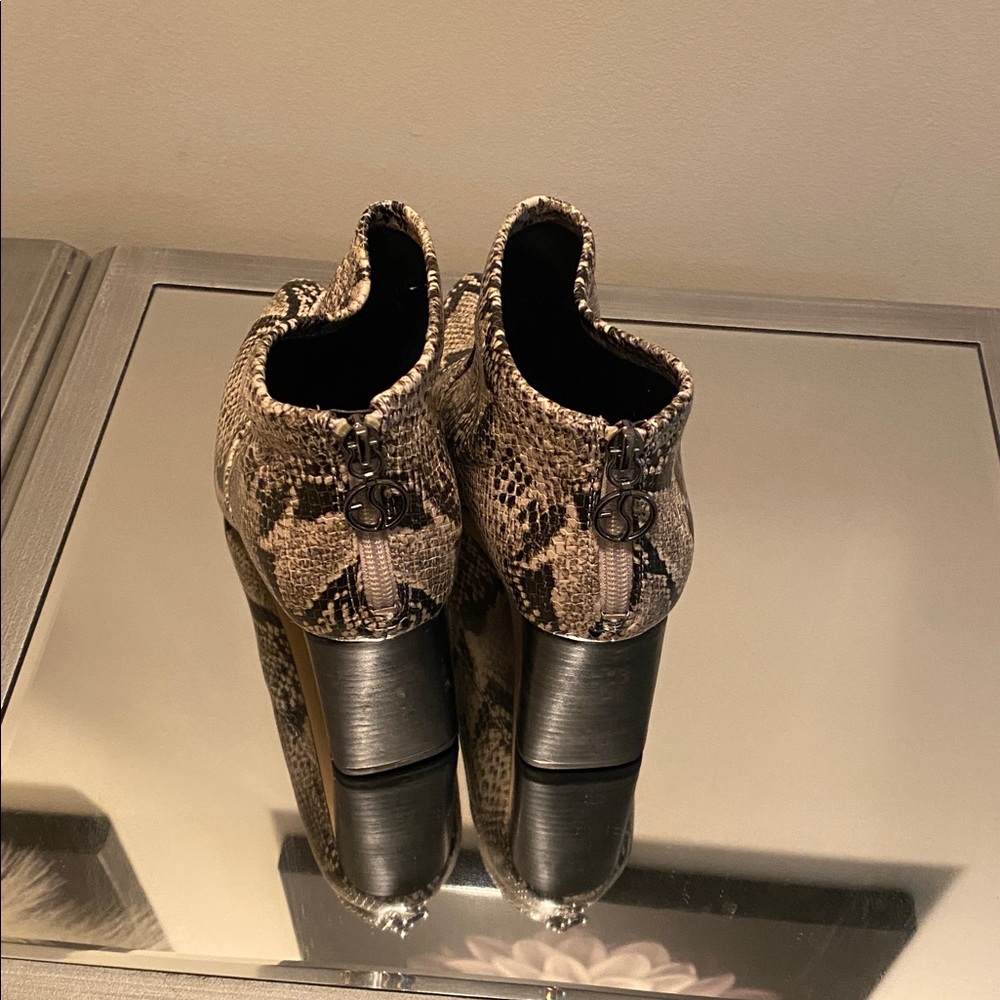 Chic Snakeskin Patterned Ankle Boots - image 3
